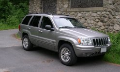 800px-Jeep_Grand_Cherokee_WJ_34h.jpg