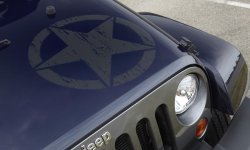 2012-Jeep-Wrangler-Freedom-edition-hood.jpg