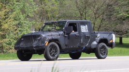 2019-jeep-wrangler-pickup-spy-photo.jpg