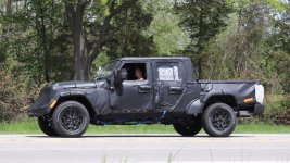 2019-jeep-wrangler-pickup-spy-photo.jpg