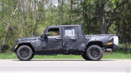 2019-jeep-wrangler-pickup-spy-photo.jpg