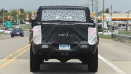 2019-jeep-wrangler-pickup-spy-photo.jpg