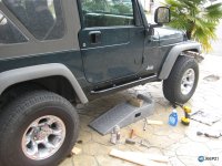 installed_jeep_wrangler_rock_slider.jpg