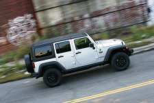 2012-jeep-wrangler-special-edition-call-of-duty-modern-warfare-3-6.jpg