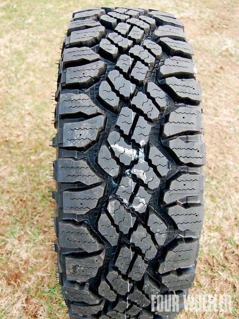 129_0908_13_z4x4_truck_tire_techgoodyear-1.jpg