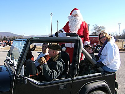 GurleyParade05_Santa-4.jpg